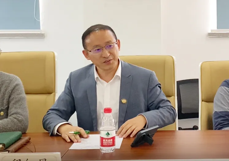 �����W(xu��)���ɽ�^(q��)ί���깤��ί�T��(hu��)2024�깤����(hu��)�h�ߡ������x����(hu��)������(d��ng)�xʽ���_��(ji��)�ܿՉ��C(j��)�e��